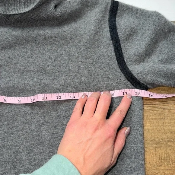 James Perse lightweight textured cashmere Gray Turtleneck sweater size Sm - Picture 6 of 8